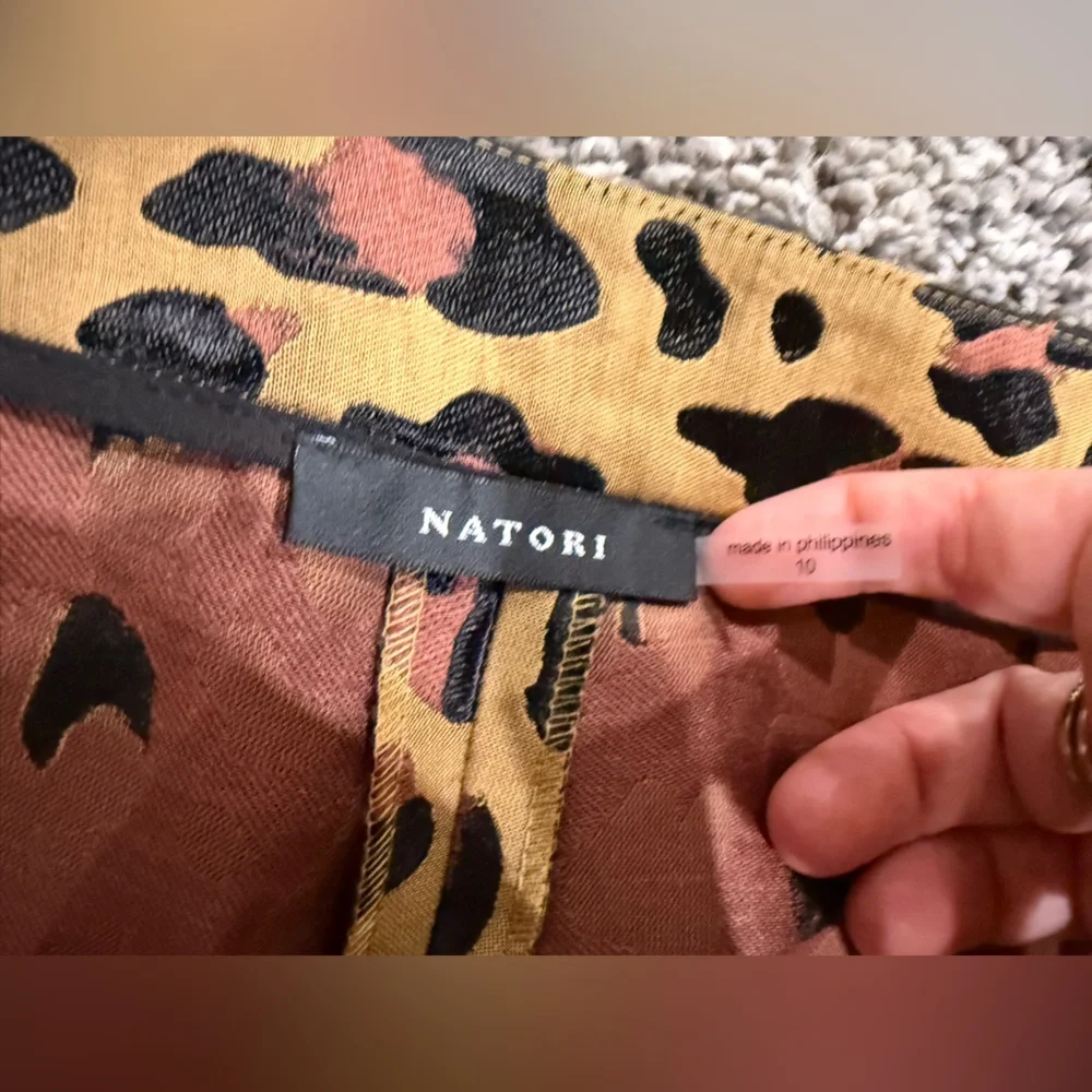 Natori women's leopard cropped print dress pants, size 10 - Picture 9 of 9